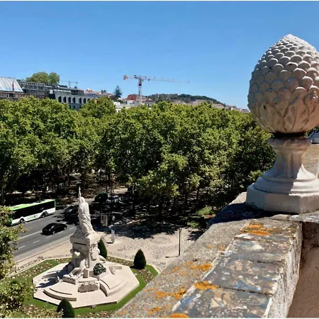 Charming Sunny Penthouse アパート