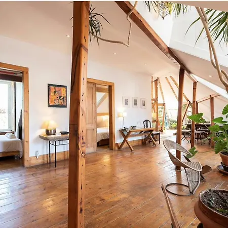 アパート Charming Sunny Penthouse *