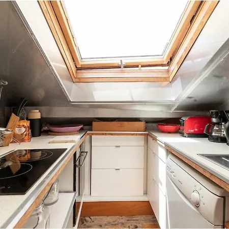 Charming Sunny Penthouse Lissabon