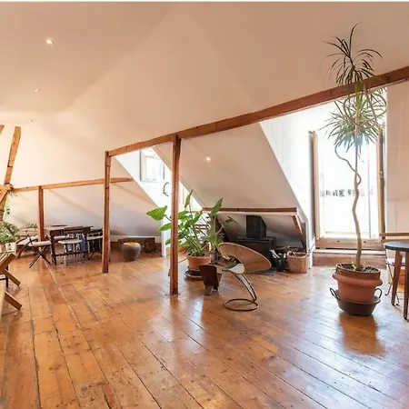 Charming Sunny Penthouse * Lissabon