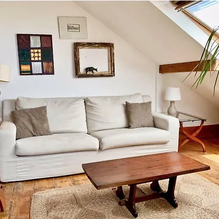 Charming Sunny Penthouse Apartman *