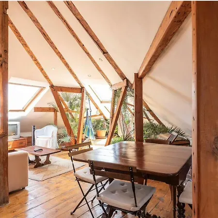 Apartman Charming Sunny Penthouse